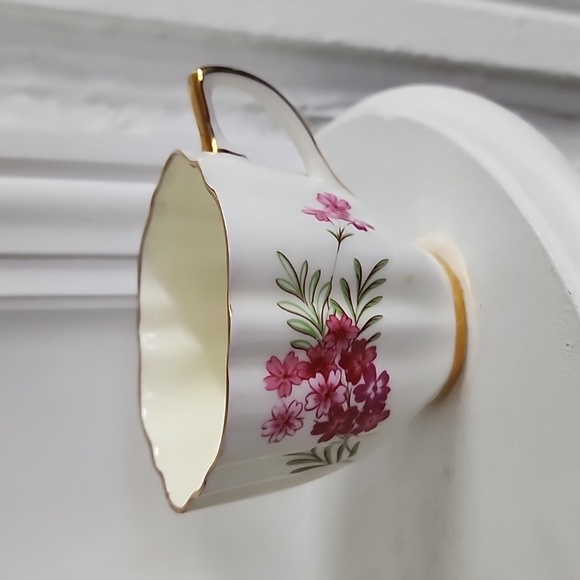 OLD ROYAL Bone China Teacup and saucer Pink Flowers bouquet yellow cream teacup - Picture 3 of 6